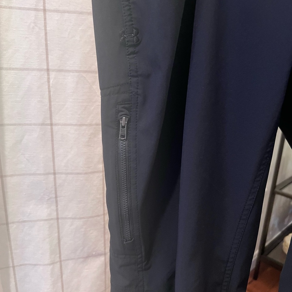NWOT Under Armour Black Golf Pants with Zip Phone Pocket. SZ 36 - Picture 3 of 5